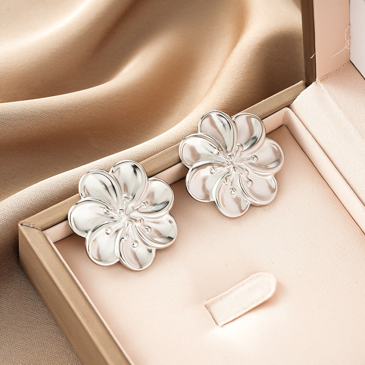 Personality Street Style Oval Stainless Steel Earrings, 18K Gold Geometric Heart Texture Titanium Steel Daily Commute Stud Earrings
