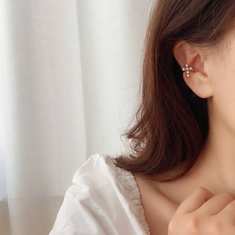 Set pearl ear bone clip