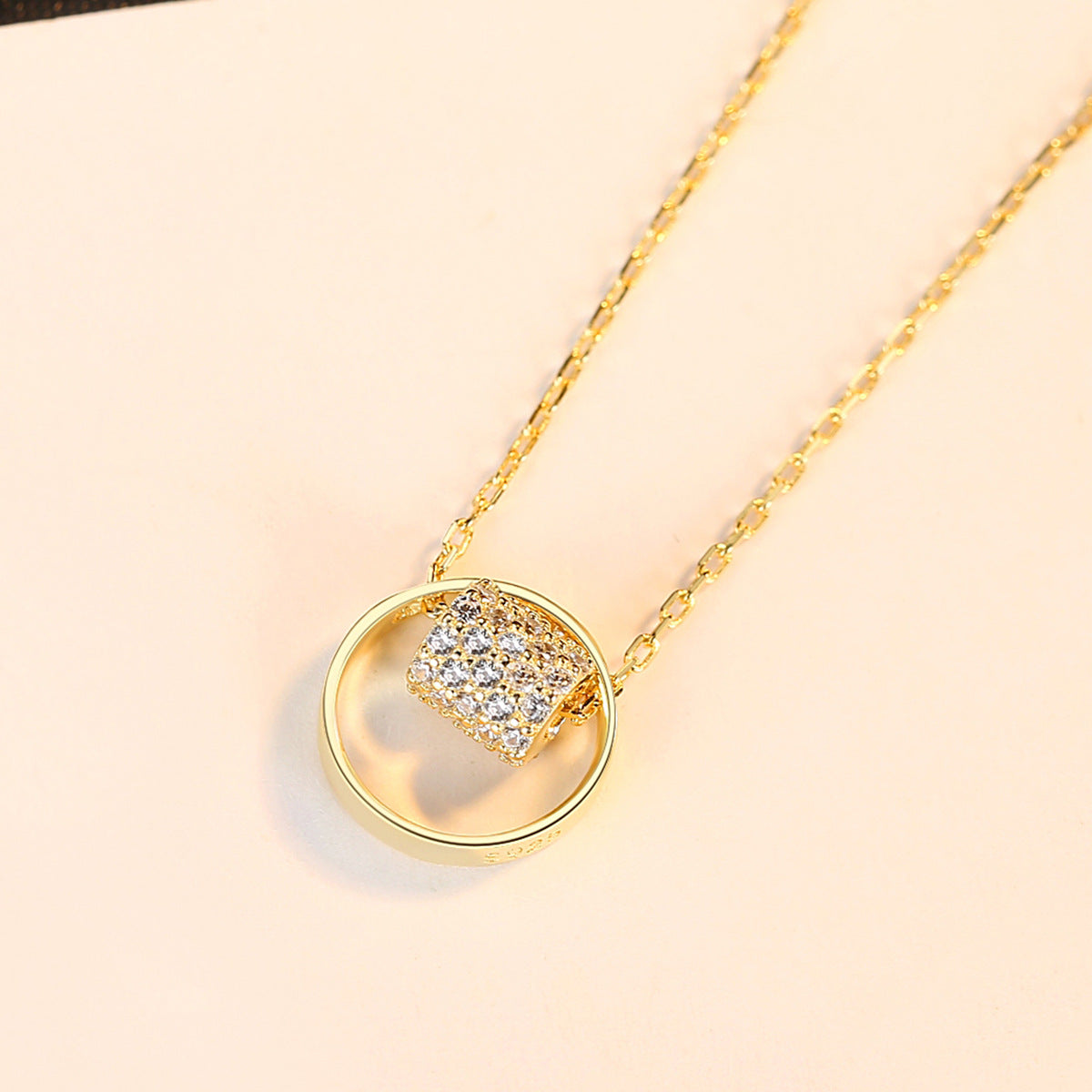 Auguste – Doppellagiger Ring mit Zirkonia