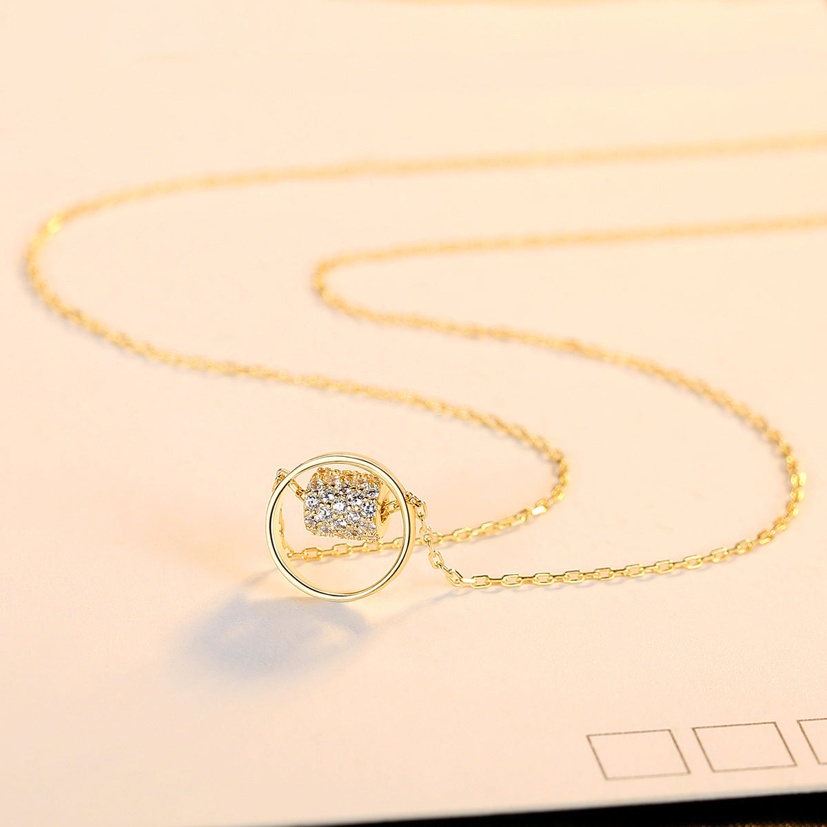 Auguste – Doppellagiger Ring mit Zirkonia