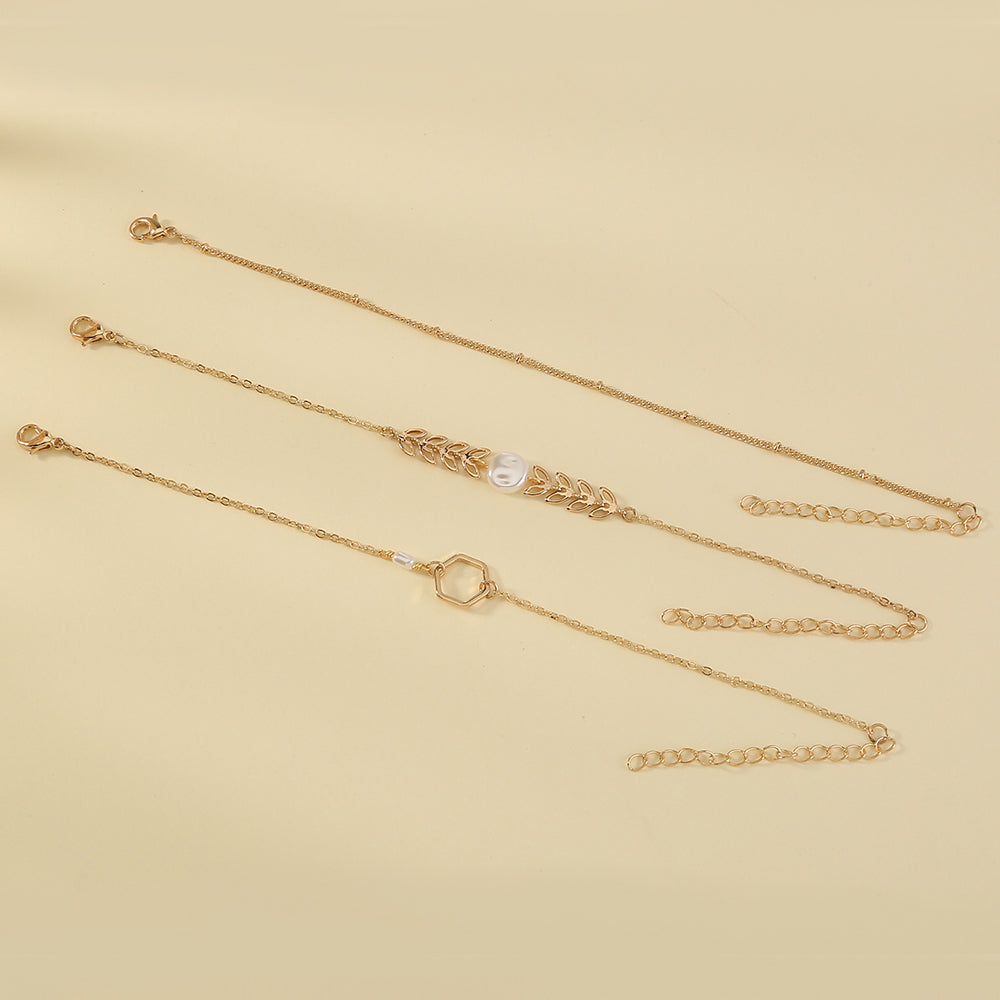 Silke – Armband mit Perlenoptik und Blattmotiv