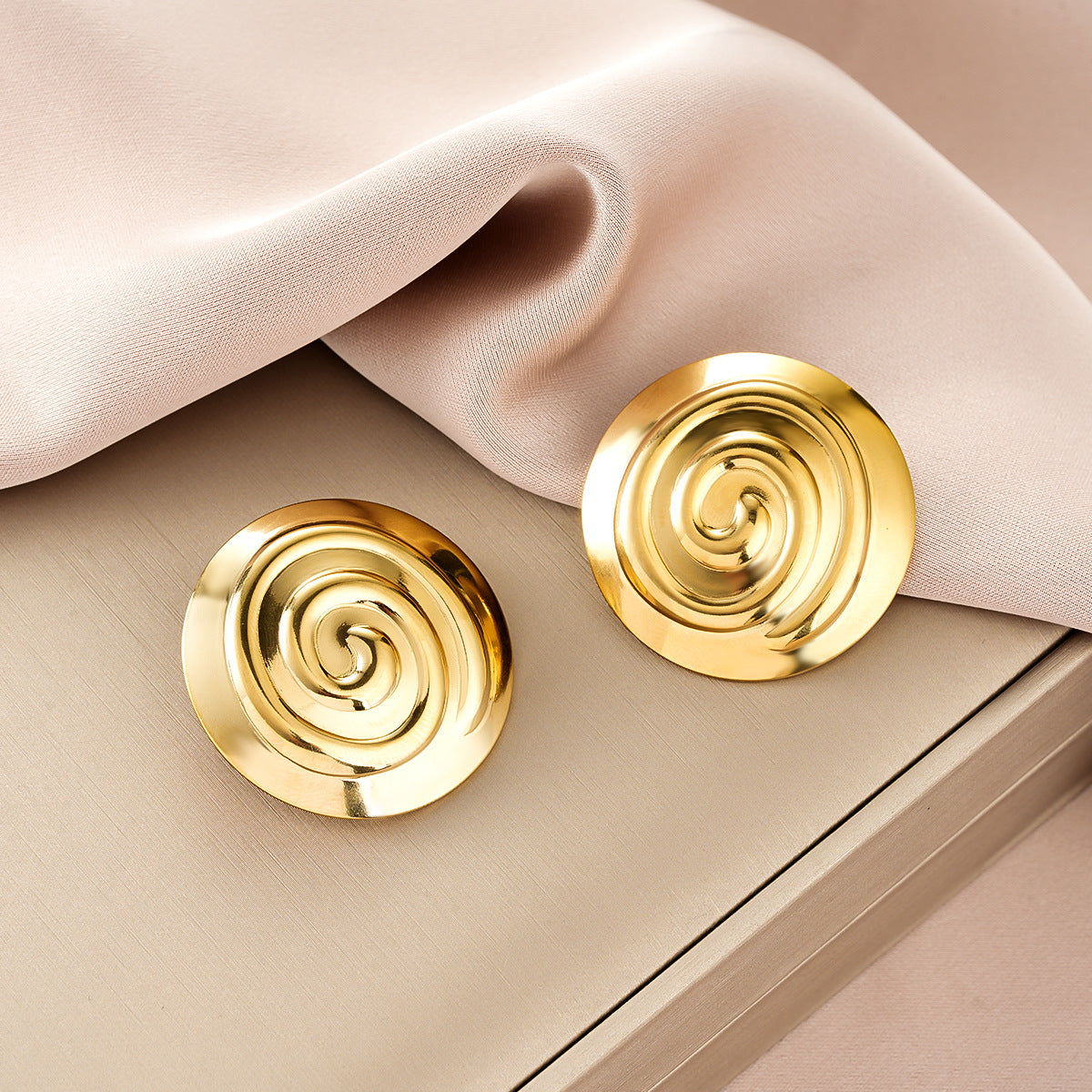 Personality Street Style Oval Stainless Steel Earrings, 18K Gold Geometric Heart Texture Titanium Steel Daily Commute Stud Earrings
