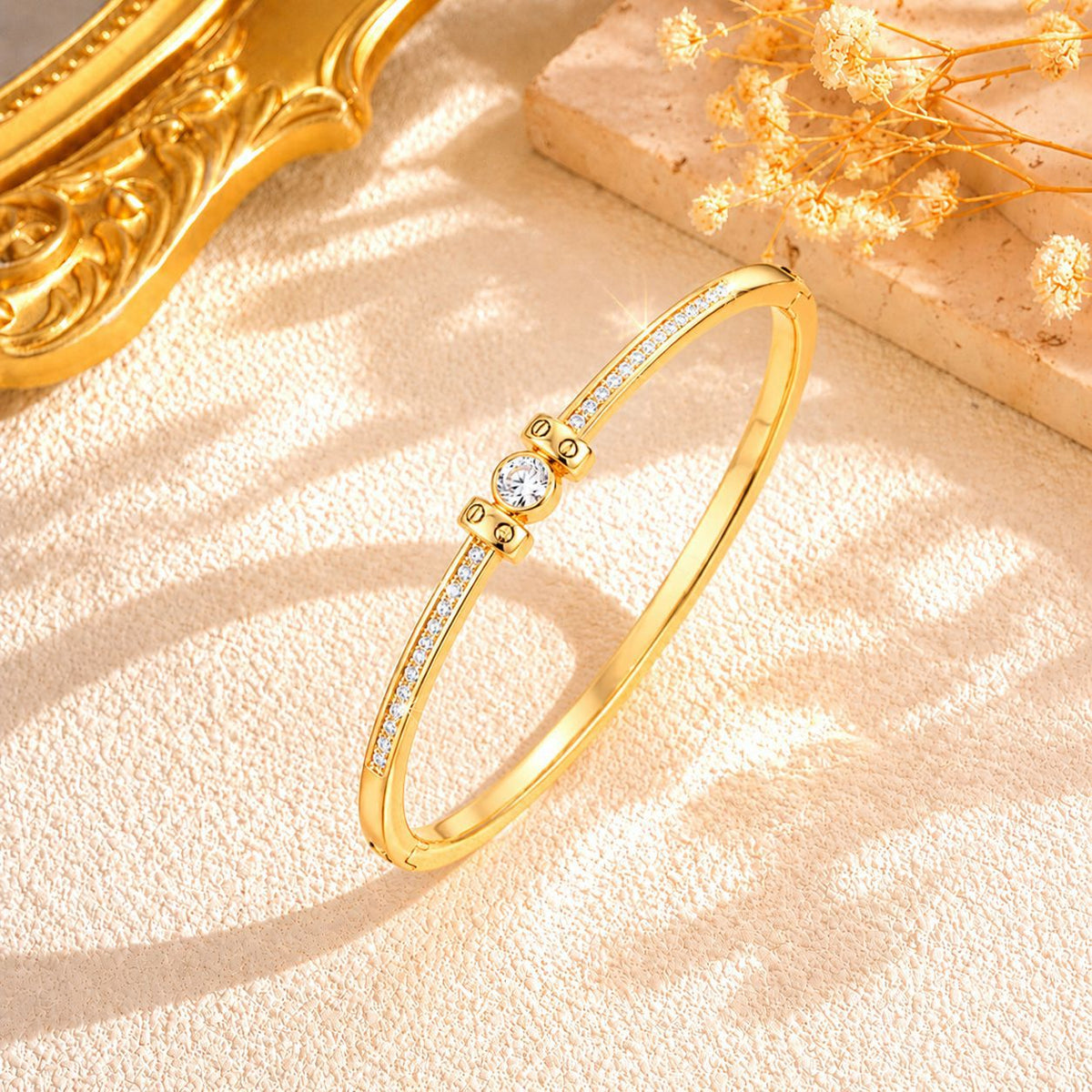 Fashionable Diamond-studded Snap Bracelet