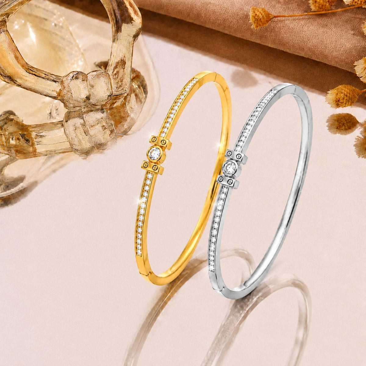 Fashionable Diamond-studded Snap Bracelet