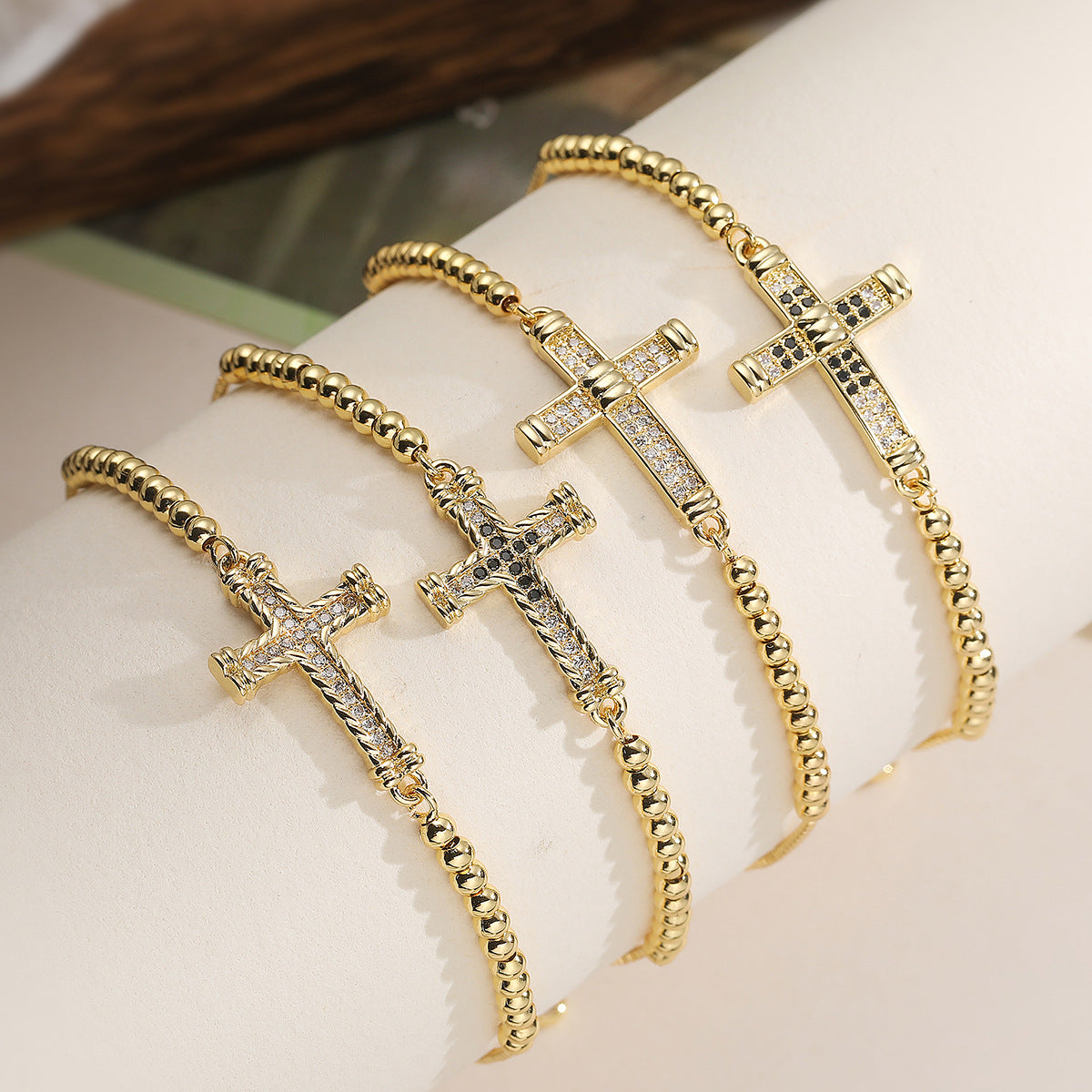 Fashionable Retro Copper-Plated 18K Gold Zircon Cross Pendant Bracelet