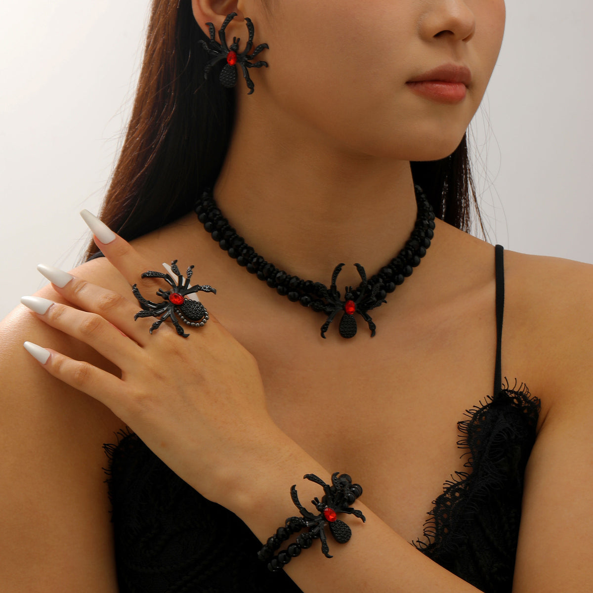 Asta – Dreiteiliges Set mit Spinnenmotiv
