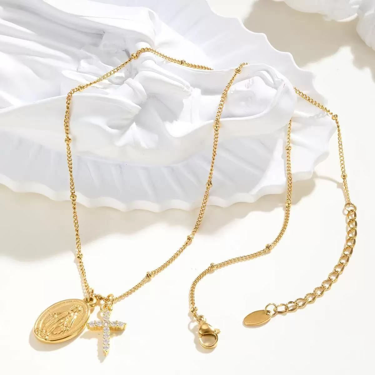 Retro-style Fashionable Minimalist Round Pendant Necklace For Women