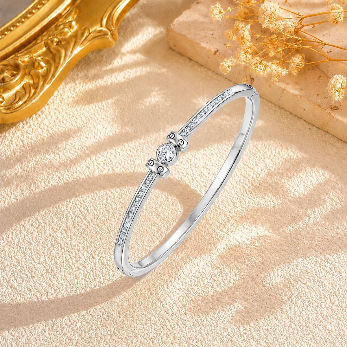Fashionable Diamond-studded Snap Bracelet