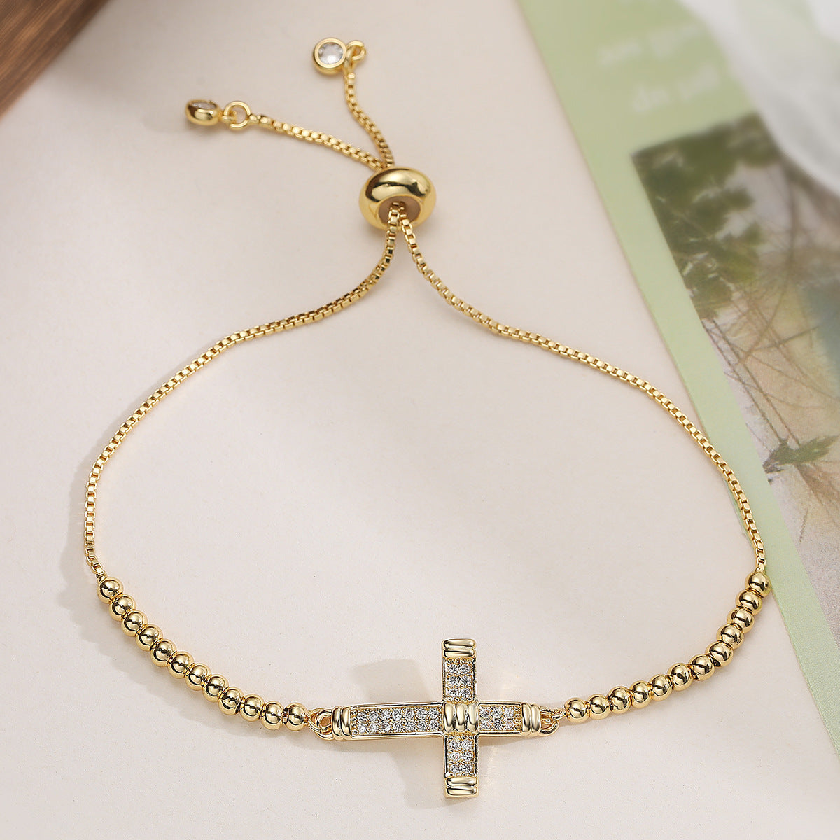 Fashionable Retro Copper-Plated 18K Gold Zircon Cross Pendant Bracelet