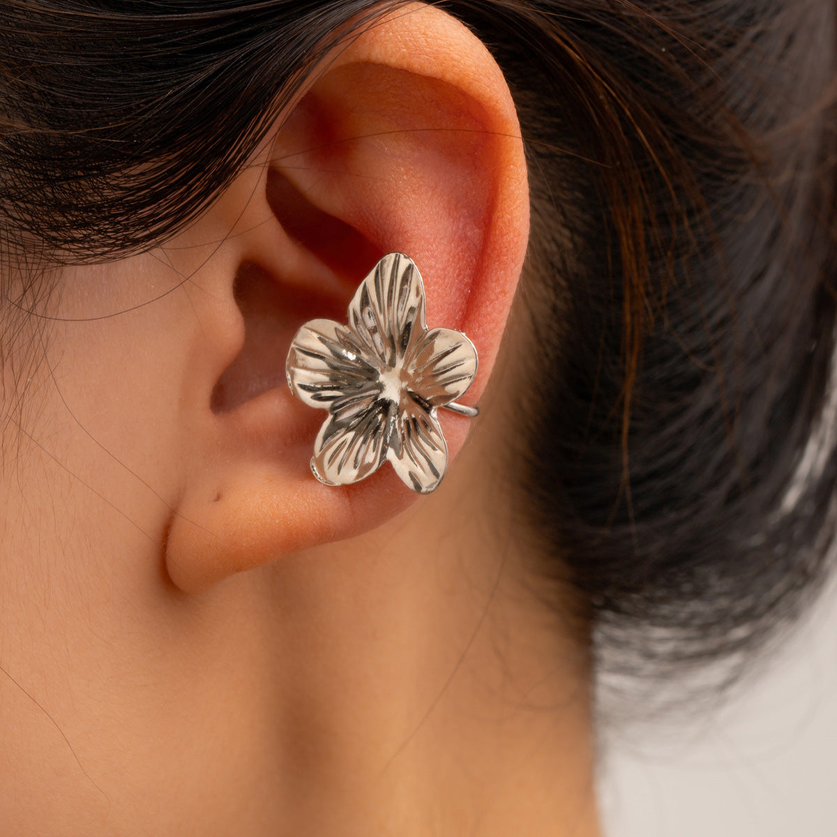 Golden Alloy Earrings Light-luxury Ear Bone Clips