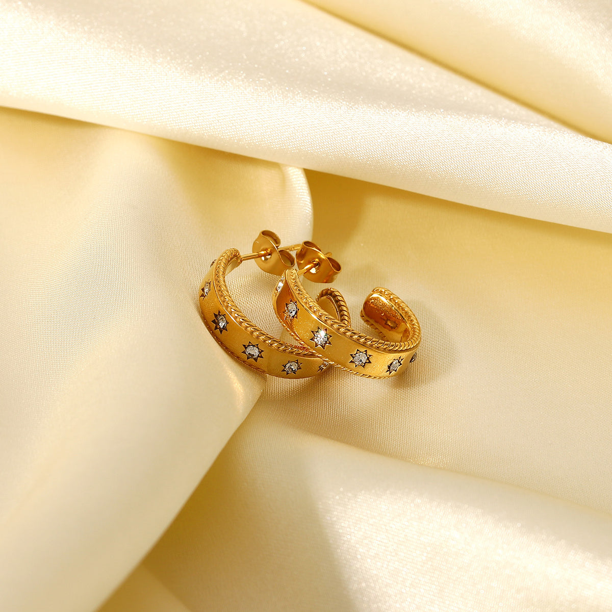 Fashionable 18K Gold Star Zirconia Earrings