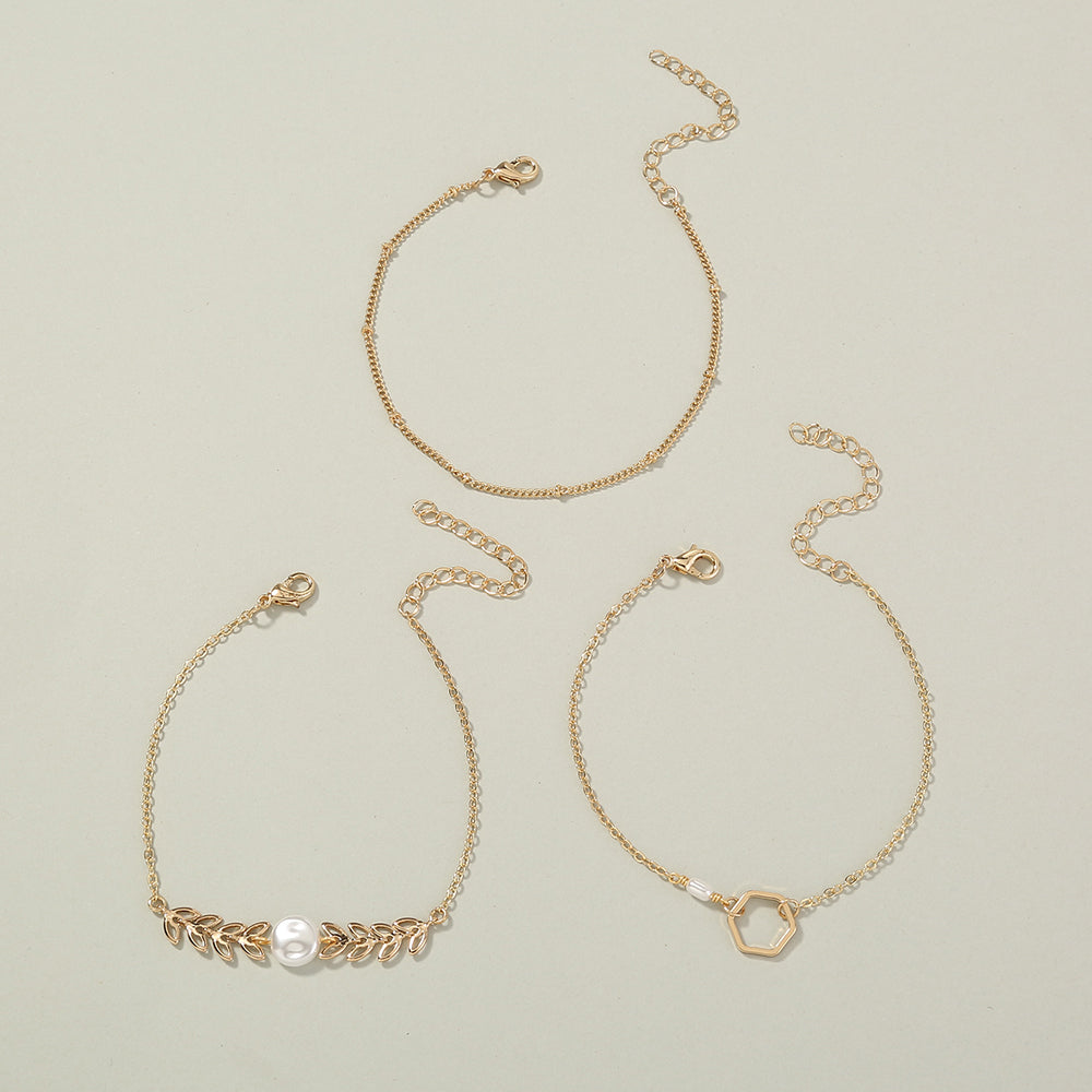 Silke – Armband mit Perlenoptik und Blattmotiv