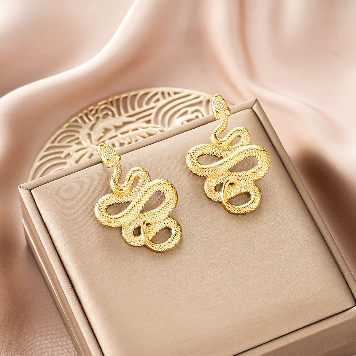 Personality Street Style Oval Stainless Steel Earrings, 18K Gold Geometric Heart Texture Titanium Steel Daily Commute Stud Earrings