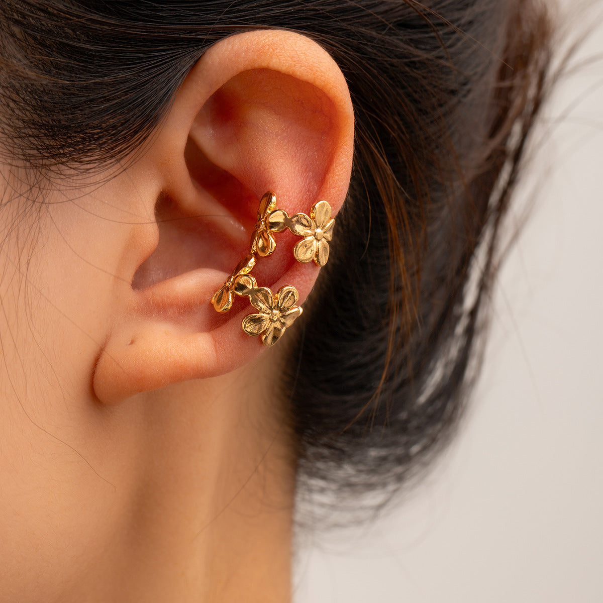 Golden Alloy Earrings Light-luxury Ear Bone Clips