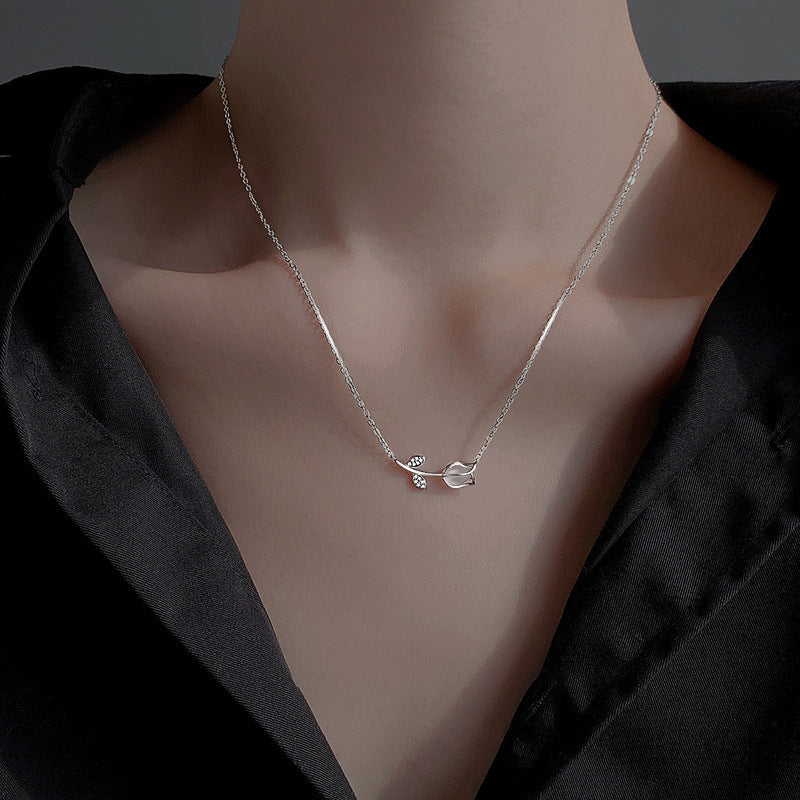 Tulip Lining Imitates Cat's Eyes In Elegant Keyboard Chain