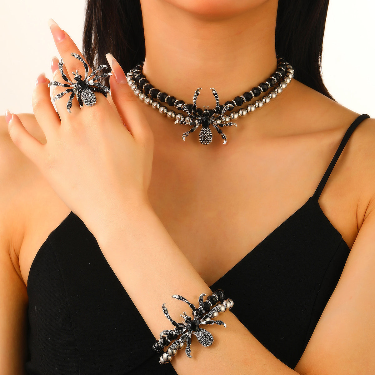 Asta – Dreiteiliges Set mit Spinnenmotiv